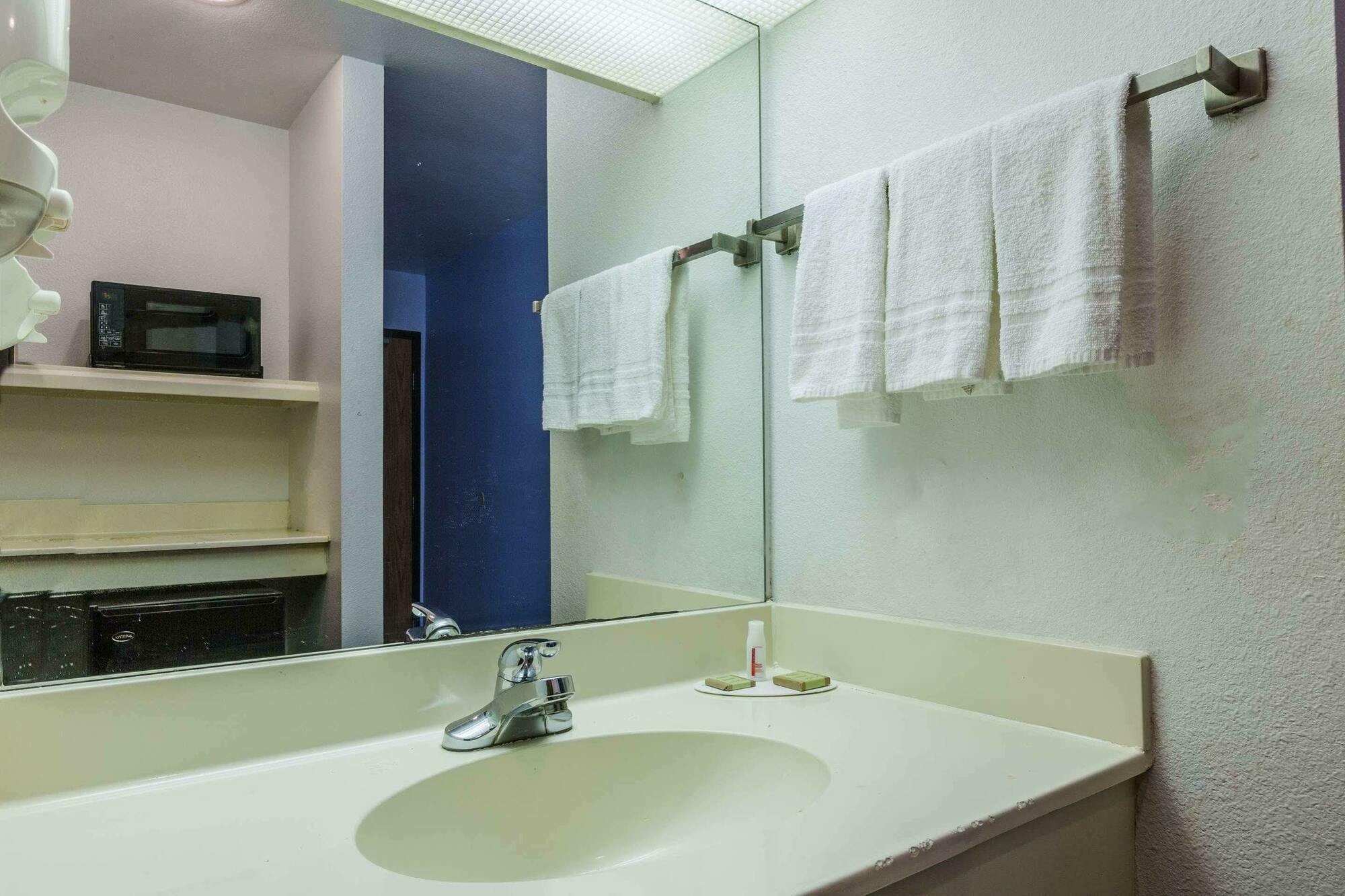 Super 8 By Wyndham Garland North Dallas Area Extérieur photo